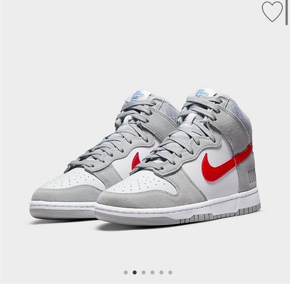 Nike Dunk High SE
Light Smoke Grey/White/Light Smoke Grey/Gym Red